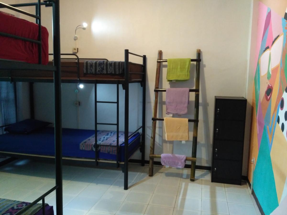 Hostel Hati Hati Jogyakarta Zewnętrze zdjęcie