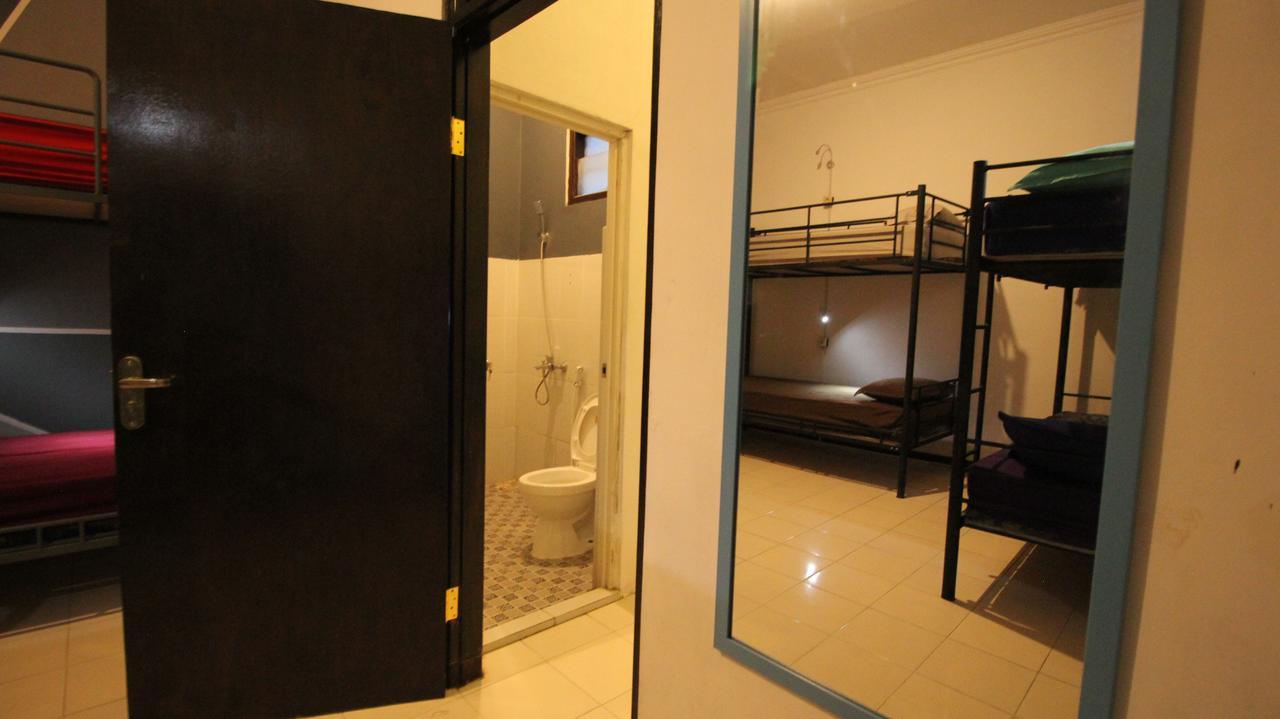 Hostel Hati Hati Jogyakarta Zewnętrze zdjęcie