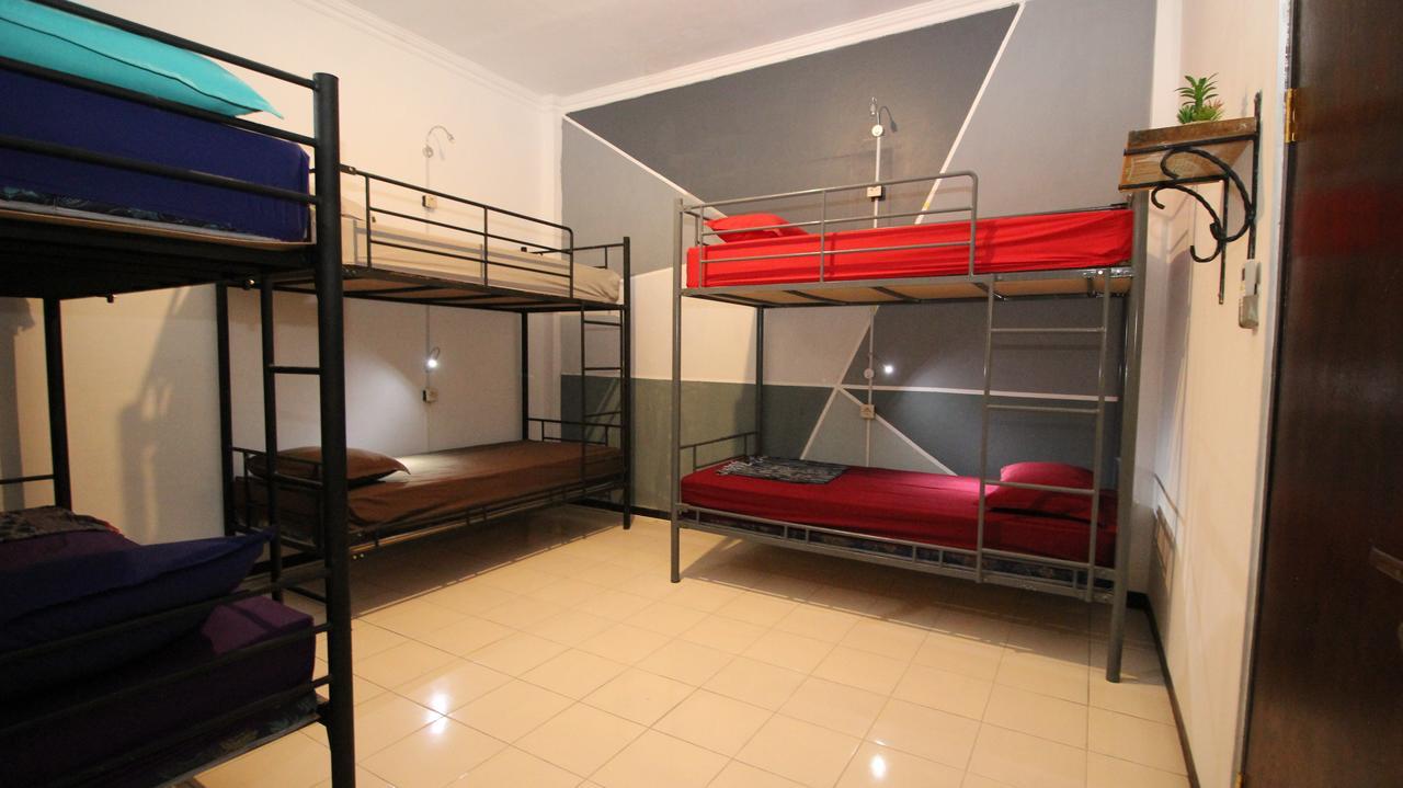 Hostel Hati Hati Jogyakarta Zewnętrze zdjęcie
