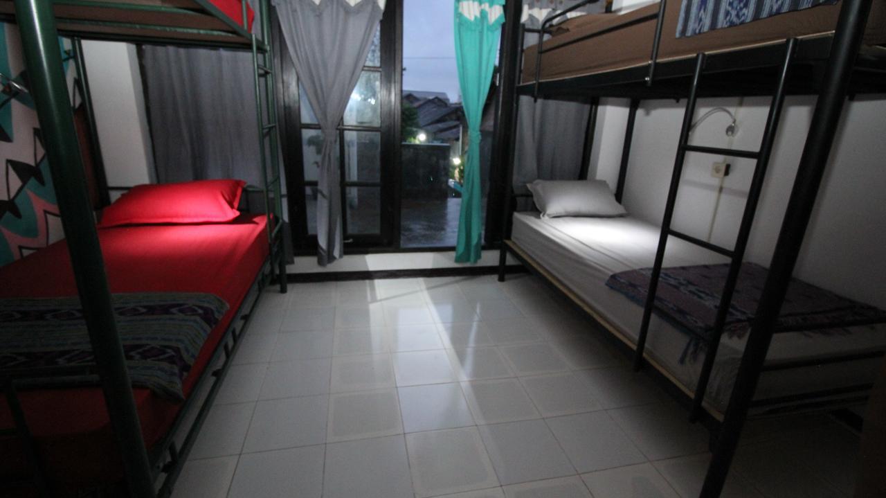Hostel Hati Hati Jogyakarta Zewnętrze zdjęcie
