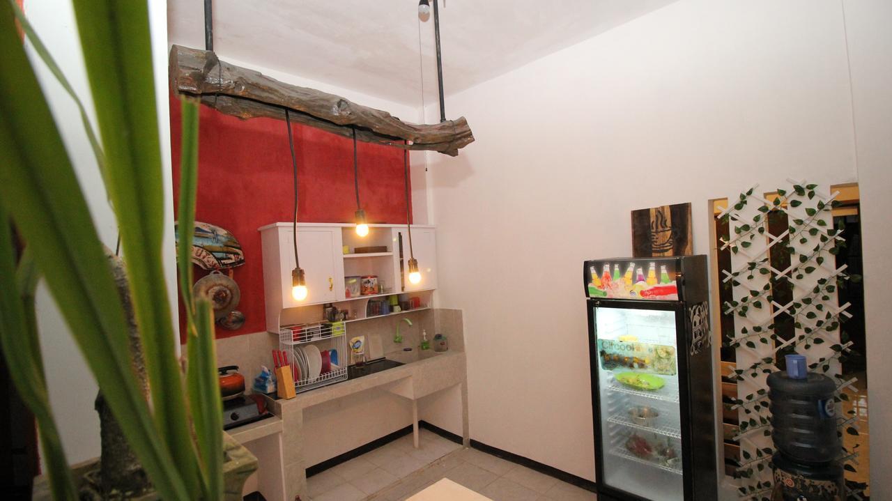 Hostel Hati Hati Jogyakarta Zewnętrze zdjęcie