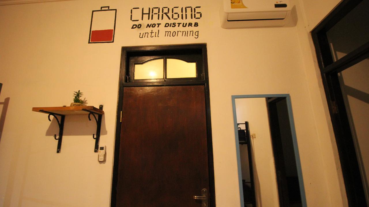 Hostel Hati Hati Jogyakarta Zewnętrze zdjęcie